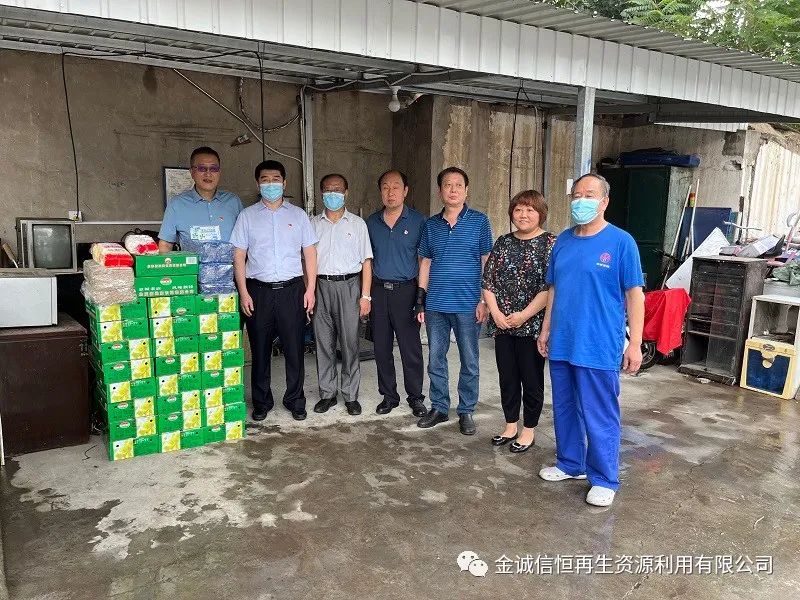 金源公司领导为一线职工送清凉